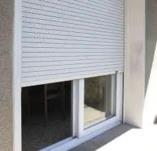 Garde-corps en aluminium sur un balcon